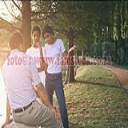 k5191 - teens convincing dad in late afternoon sunlit green park