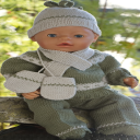 DollKnittingPatterns-0249D Grynet-genser, bukse, lue skjerf, vanter og sko-(Norsk) - Digital Download